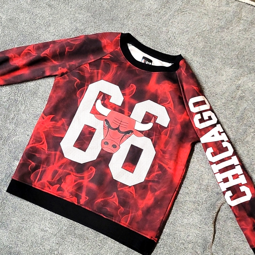 Chicago Bulls sweater size youth large
